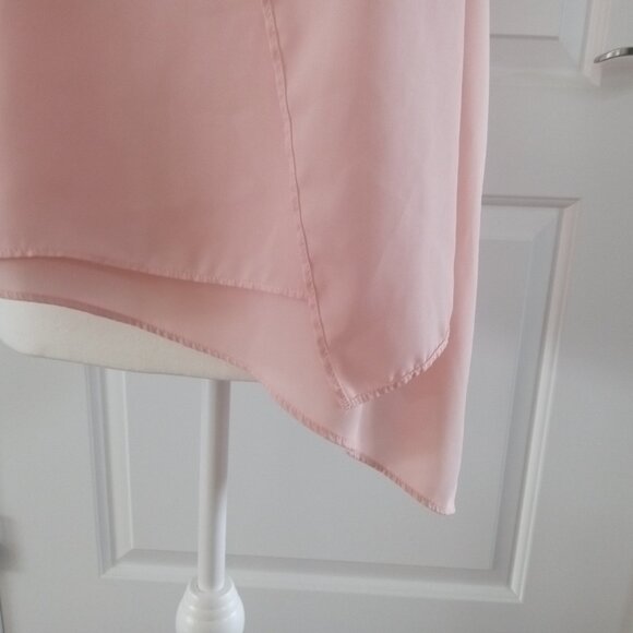 🌺** Any 2 For 15$**🌺 Kenneth Cole Pink Asymmetrical Blouse - Picture 6 of 12